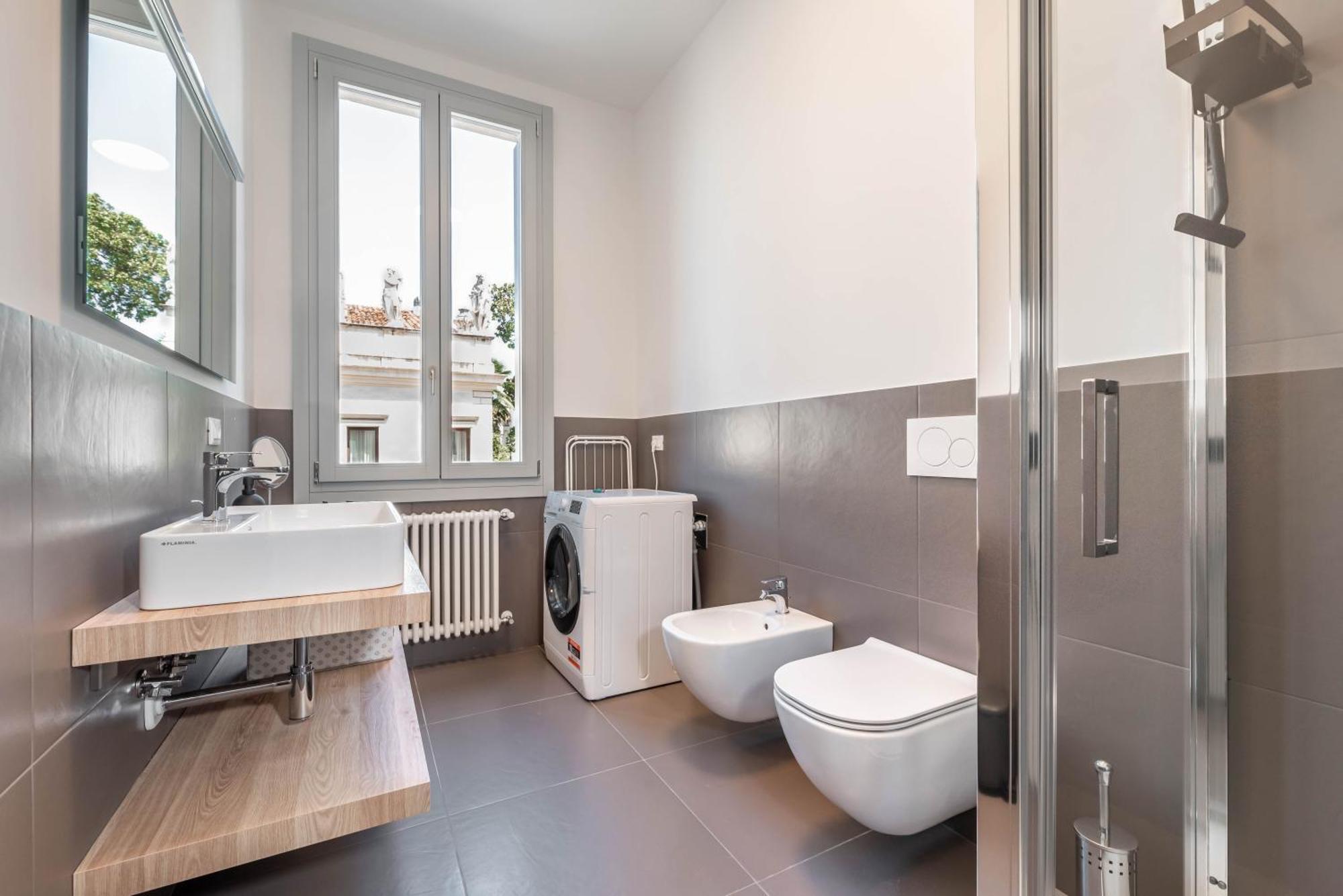 Italstay - Belzoni New Flat - Private Parking Apartment